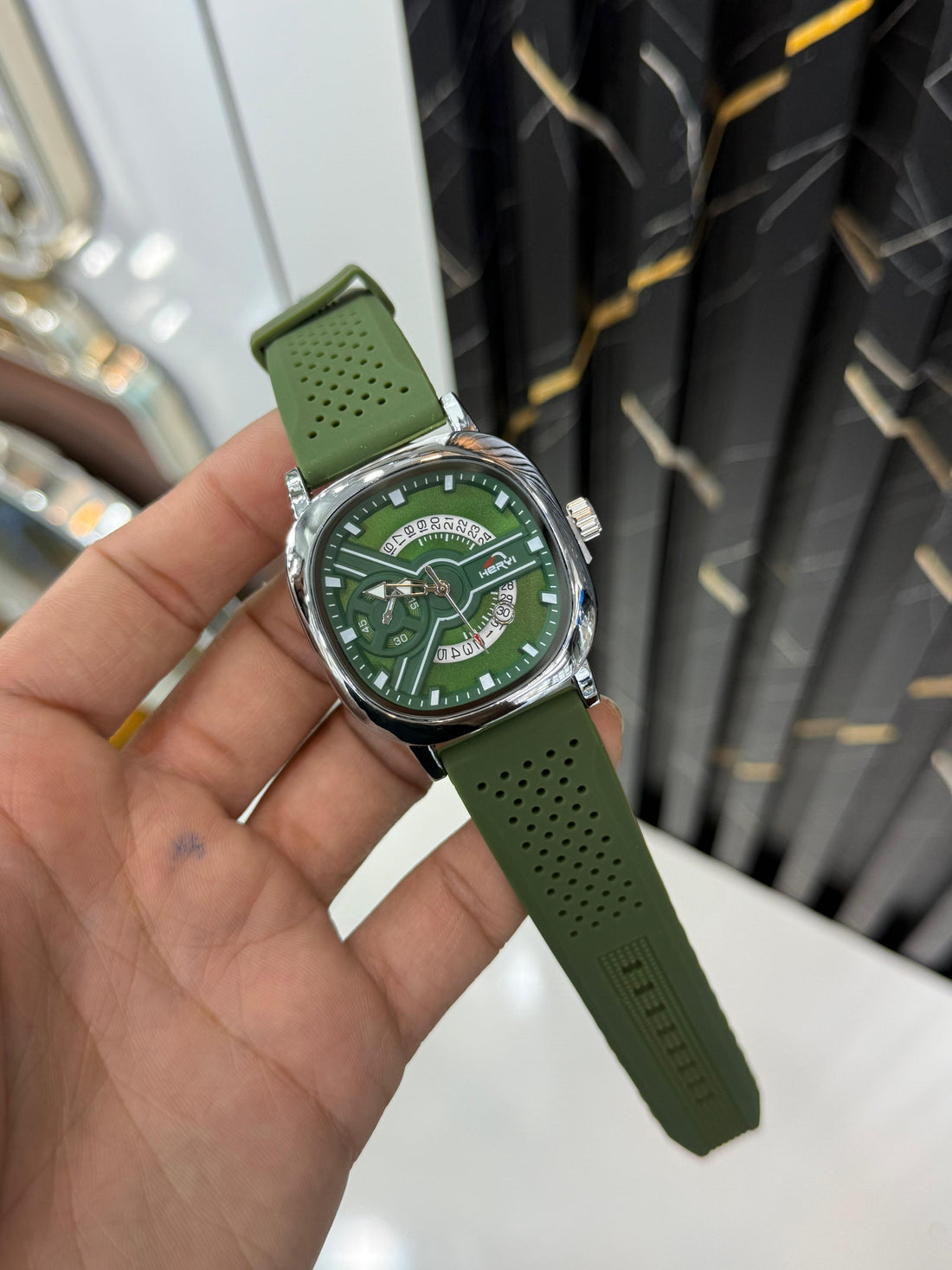 Hervi Pulsation Suare Dial Premium Build